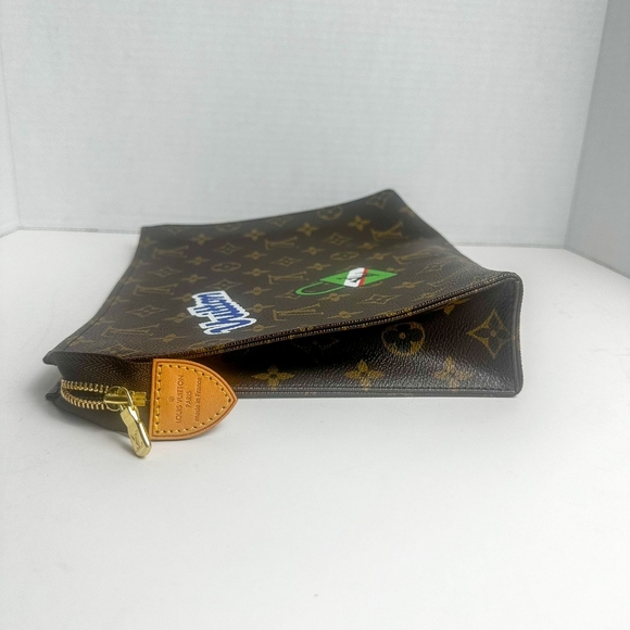 Louis Vuitton Toiletry Pouch Limited Edition Patches Monogram Canvas - Picture 8 of 12